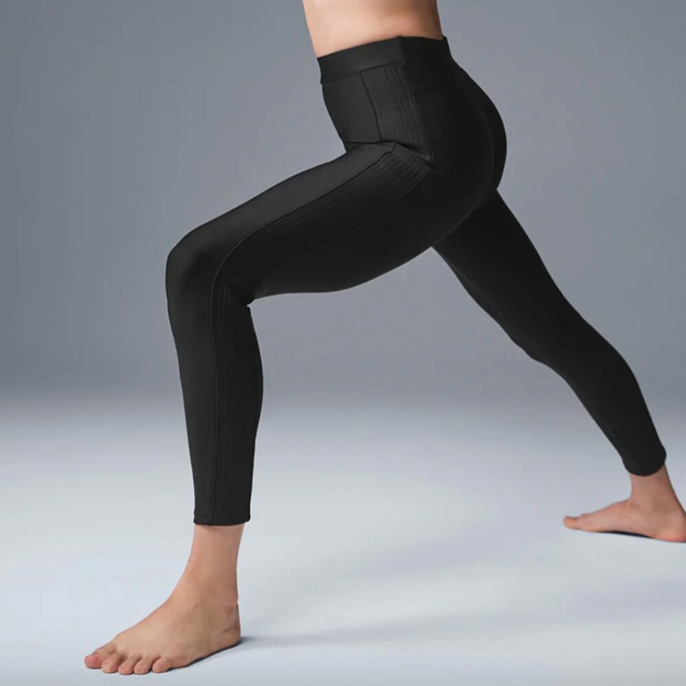 NWT - ALO Airlift High-Waist 7/8 Turn It Up Legging in Black